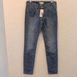 NWT BCBGeneratiom Skinny Jeans Women's 29 PAQ2C542 Mindwash Blue